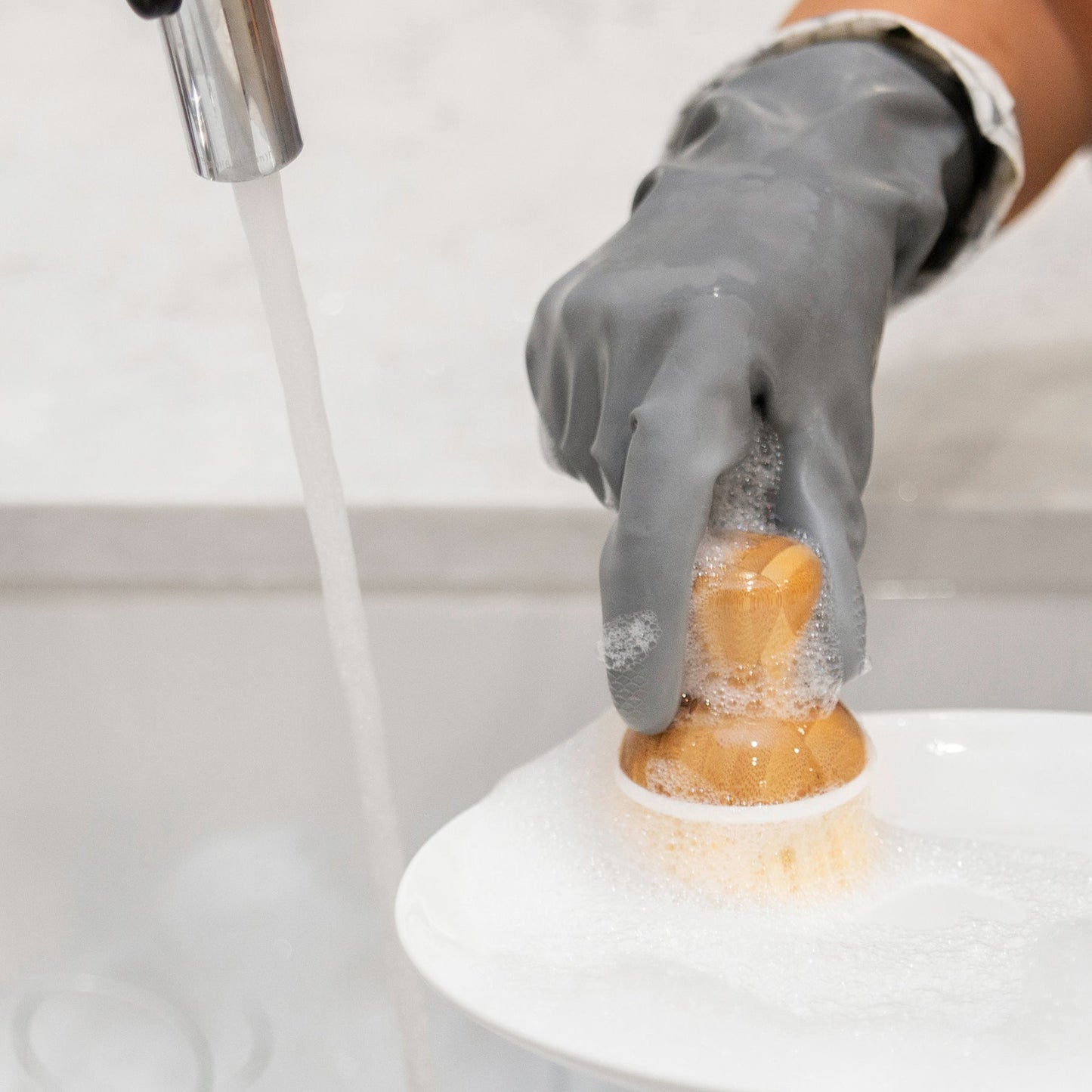 BUBBLE UP DISH BRUSH