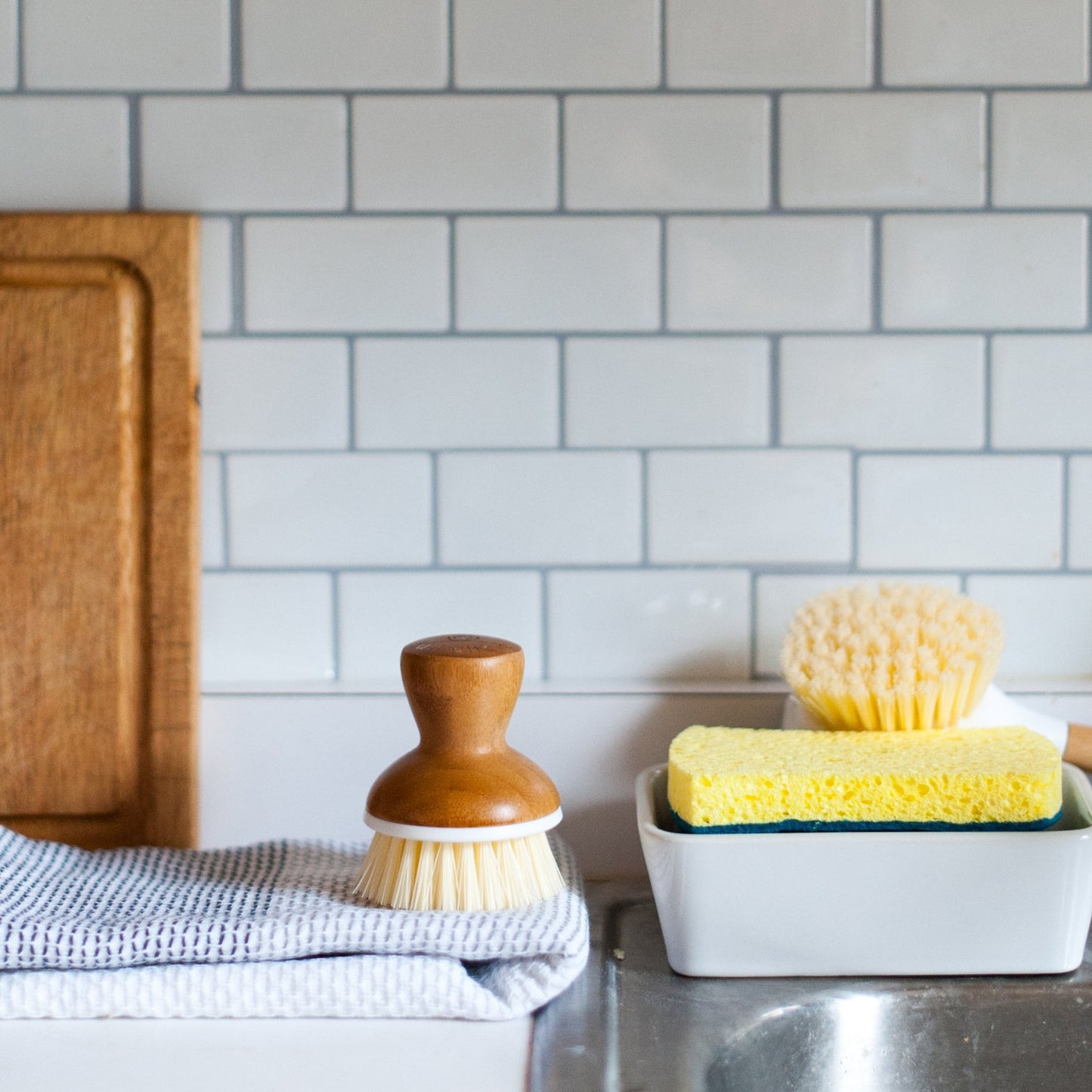 BUBBLE UP DISH BRUSH